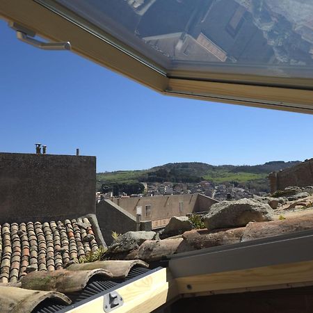 מונטאלבאנו אליקונה San Nicolo Holiday Home חדר תמונה