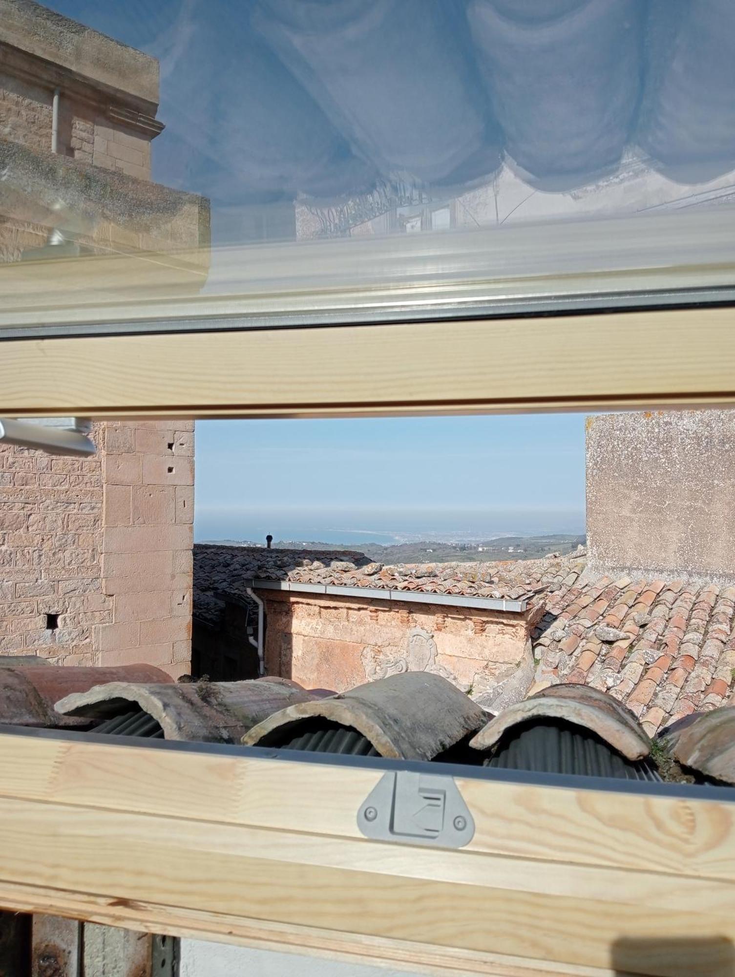 מונטאלבאנו אליקונה San Nicolo Holiday Home חדר תמונה